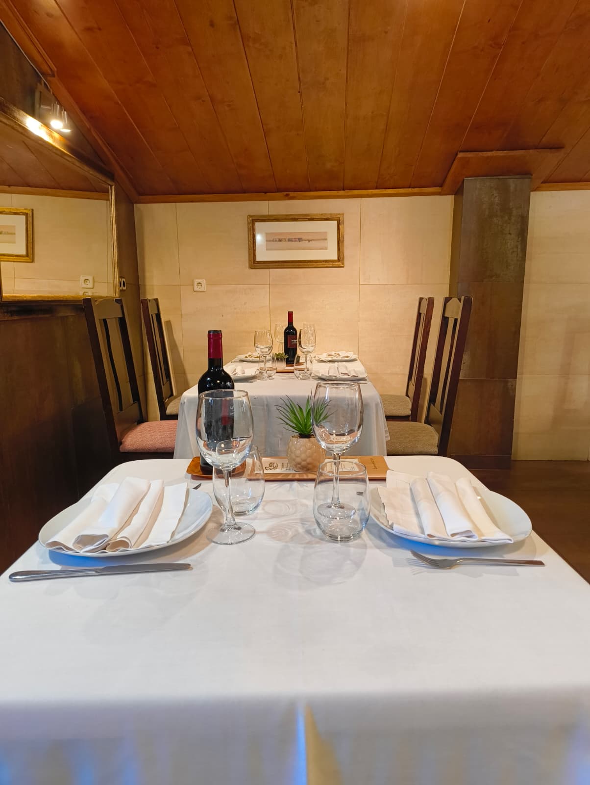 Mesa preparada para servicio